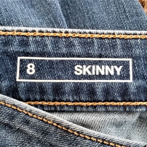 Woman's Skinny Jeans 8R Mid-Rise Medium Wash NWT - Picture 3 of 7